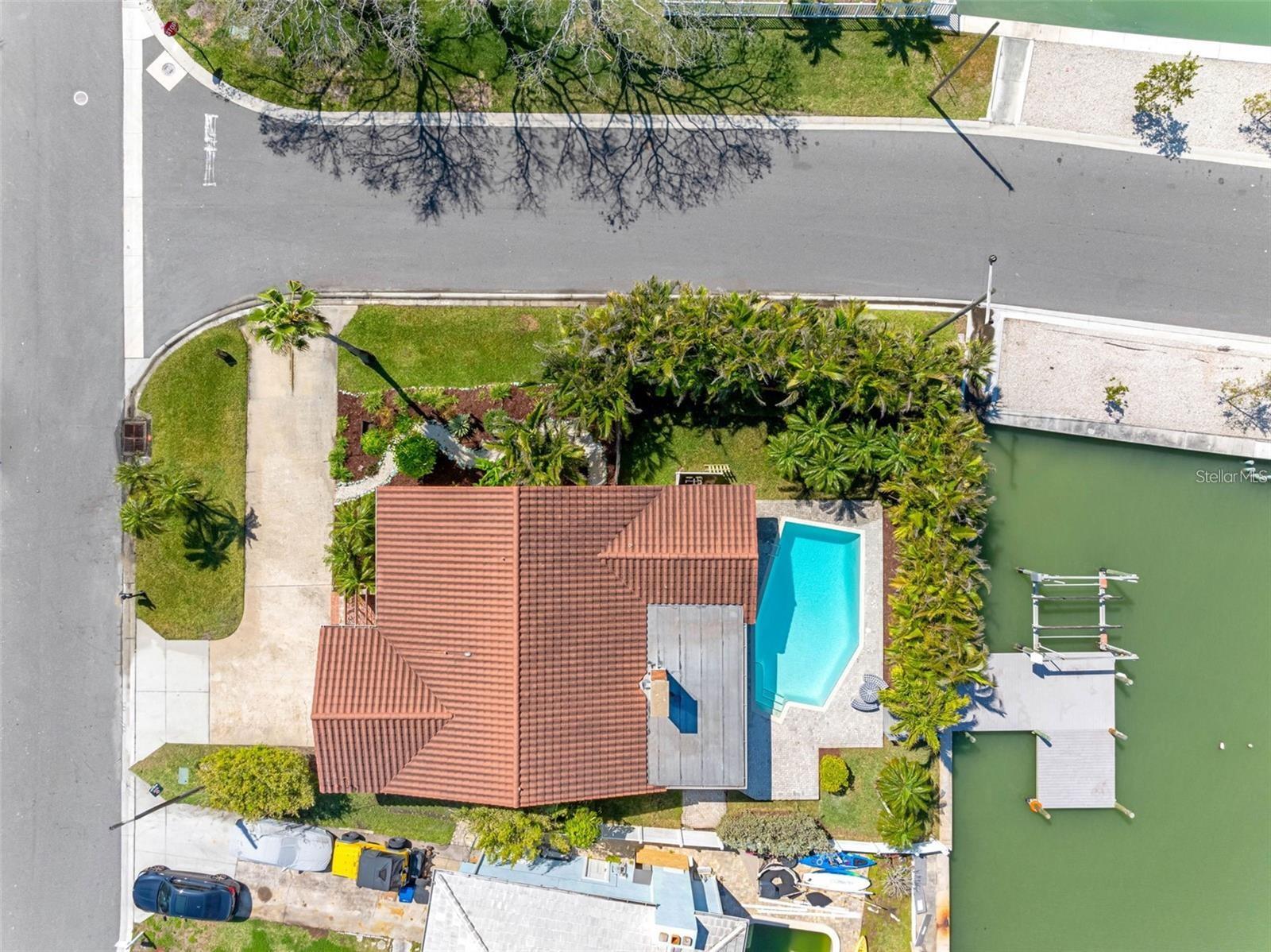 562 JOHNS PASS AVE, MADEIRA BEACH, FL