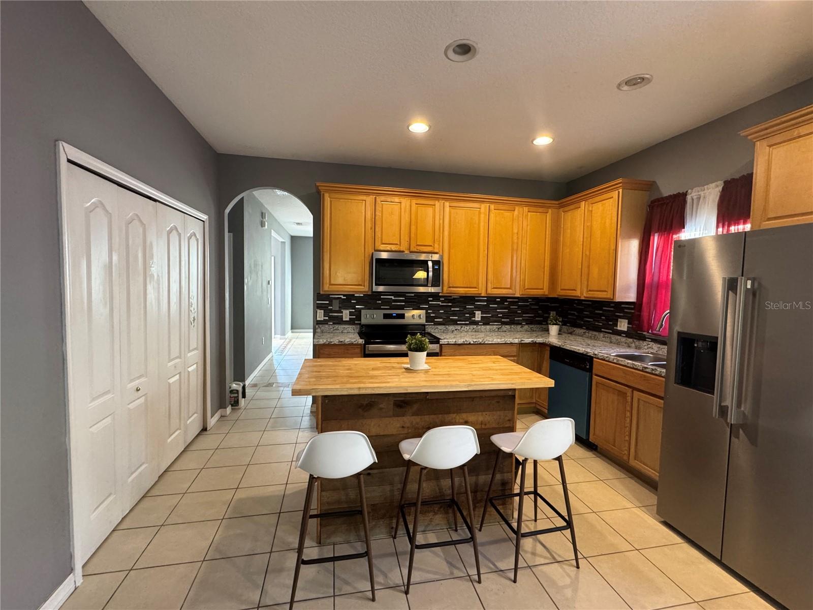 877 HACIENDA CIR, KISSIMMEE, FL — photo 4