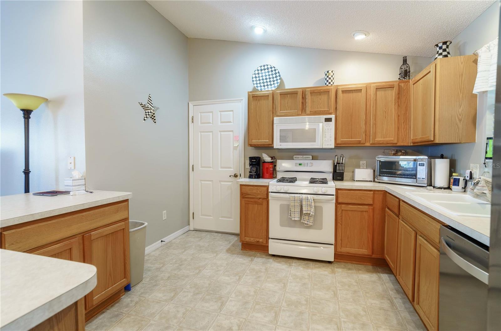 16980 SE 96TH CHAPELWOOD CIR, THE VILLAGES, FL — photo 21