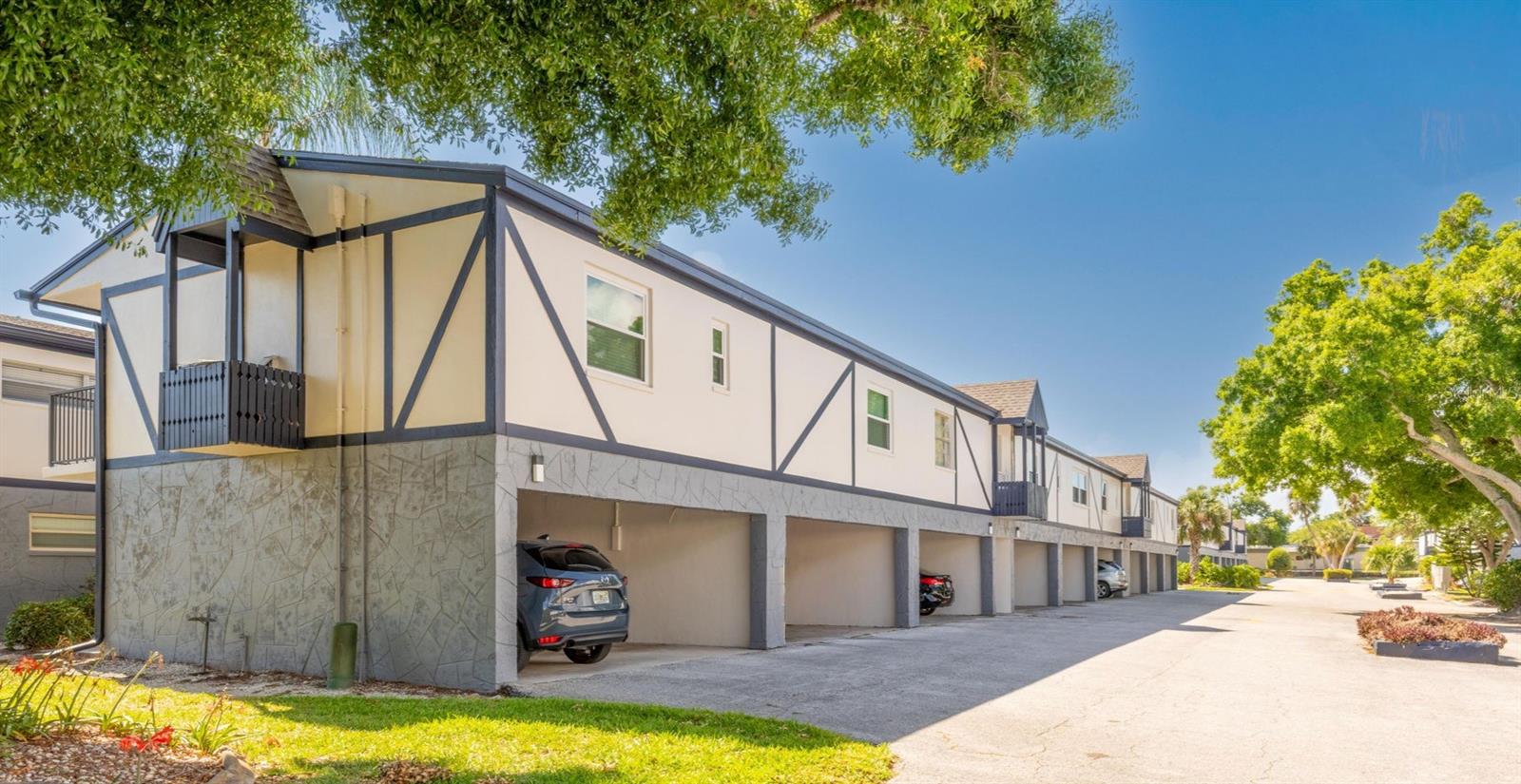 1147 KING ARTHUR CT #204, DUNEDIN, FL