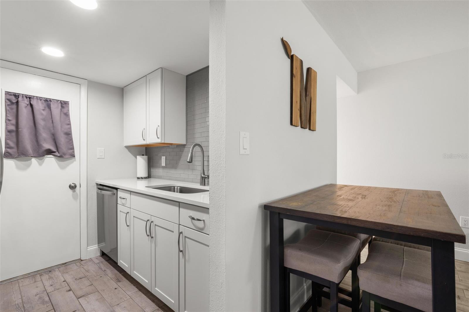 1147 KING ARTHUR CT #204, DUNEDIN, FL — photo 10