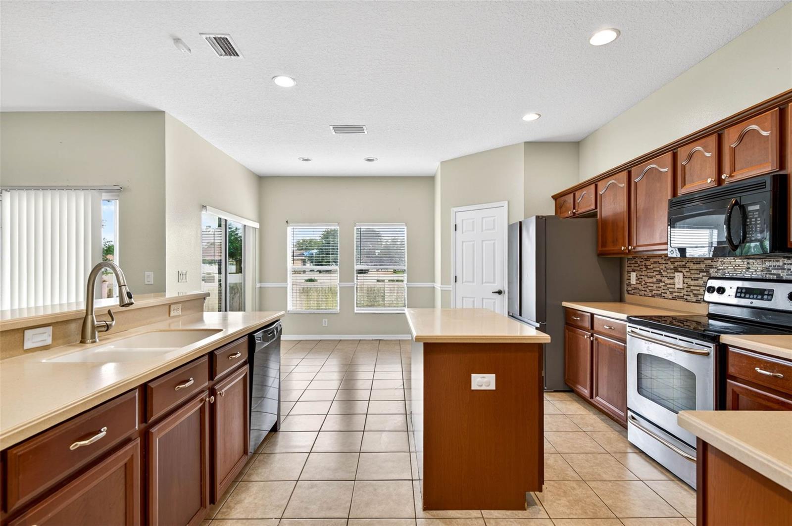 612 MARION HILL LN, RUSKIN, FL — photo 42