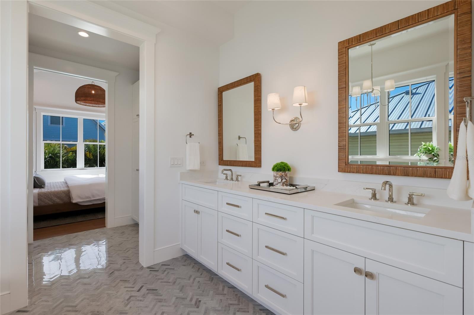 215 SYCAMORE AVE, ANNA MARIA, FL — photo 32