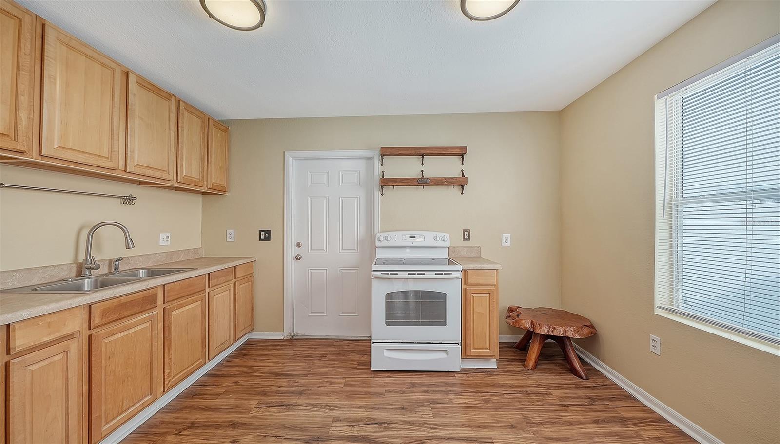 420 KUMQUAT CT, SARASOTA, FL — photo 42