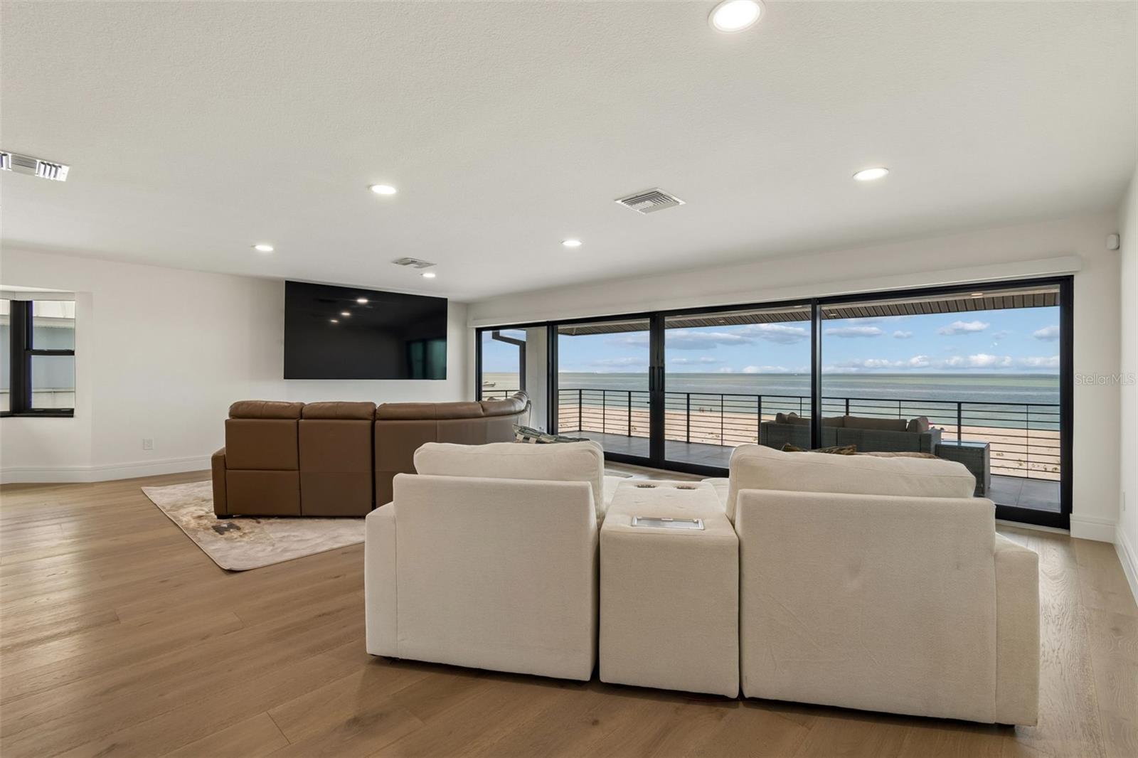 930 ELDORADO AVE, CLEARWATER BEACH, FL — photo 37
