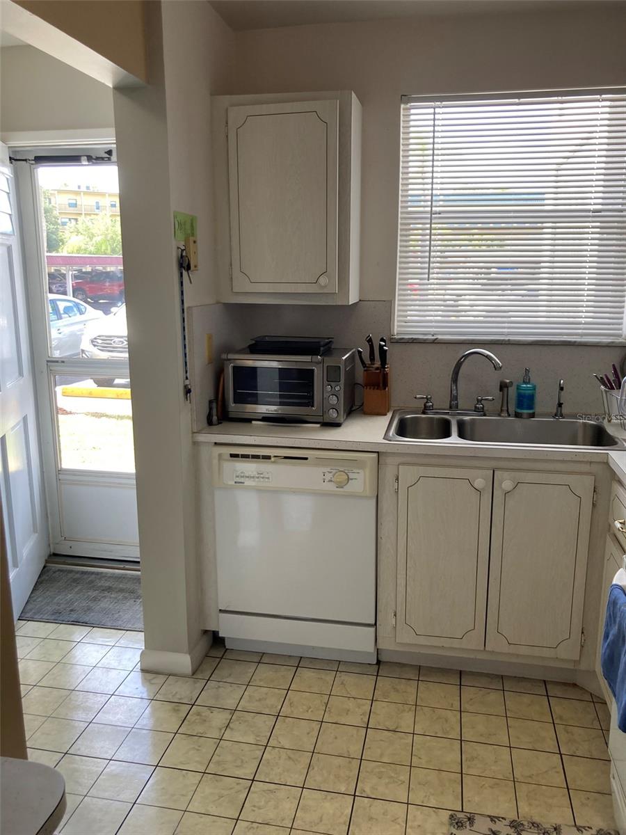 5660 80TH ST N #B107, ST PETERSBURG, FL — photo 16