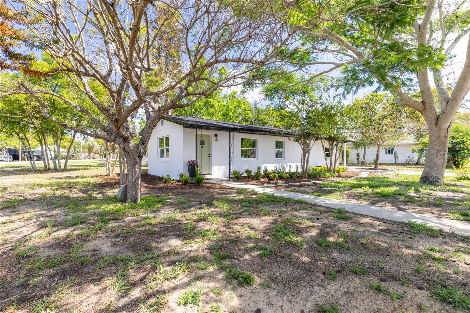 1201 SHERMAN AVE, TAVARES, FL — photo 3