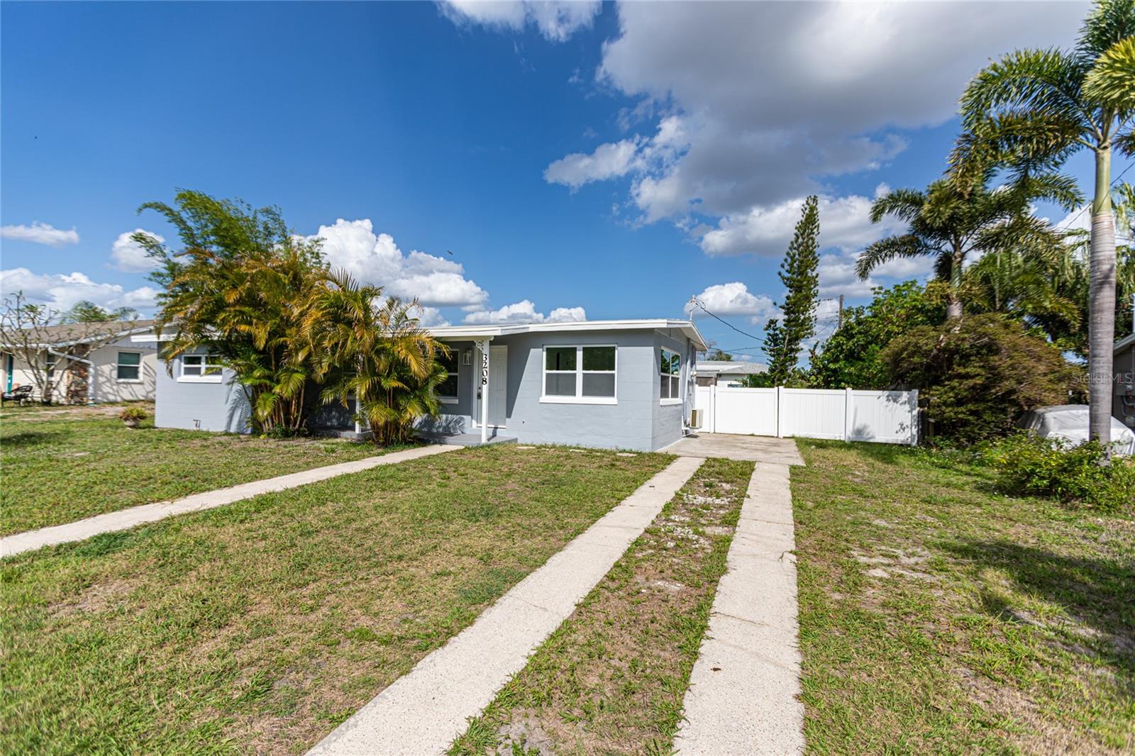 3208 PINETREE ST, PORT CHARLOTTE, FL — photo 2