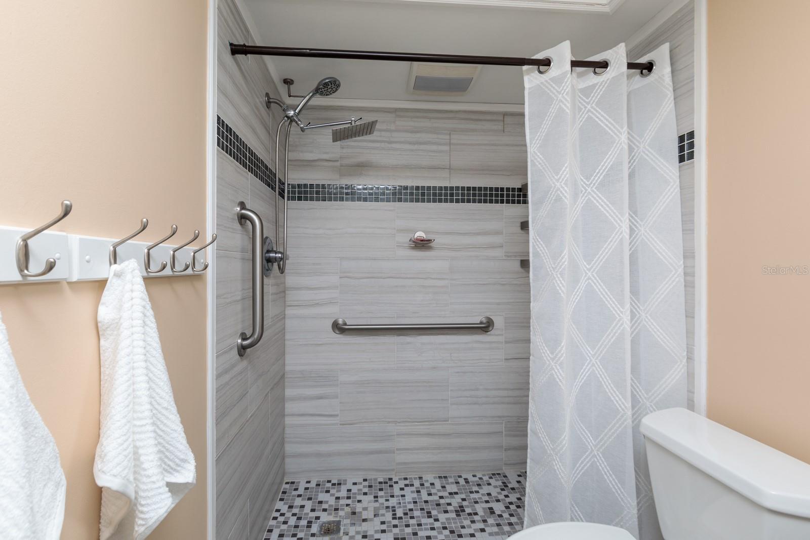 1 S BOCA CIEGA POINT BLVD #204, ST PETERSBURG, FL — photo 17