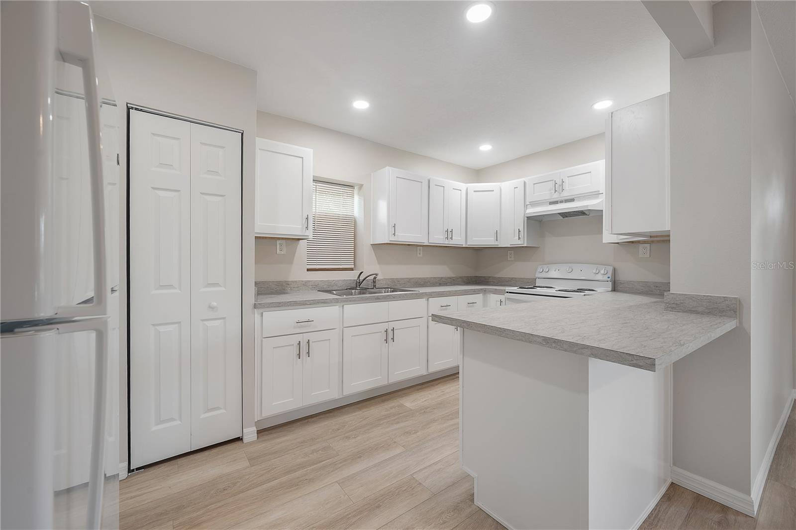 2307 E OSBORNE AVE, TAMPA, FL — photo 9