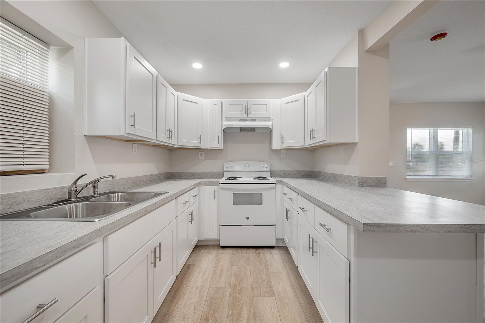 2307 E OSBORNE AVE, TAMPA, FL — photo 10