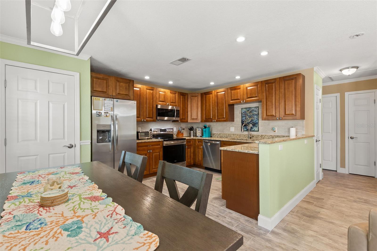 5243 BEACH DR SE #B, ST PETERSBURG, FL — photo 9