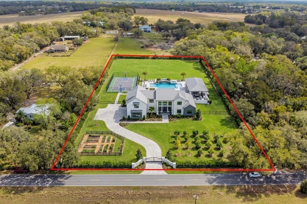 8236 WIRE RD, ZEPHYRHILLS, FL — photo 9