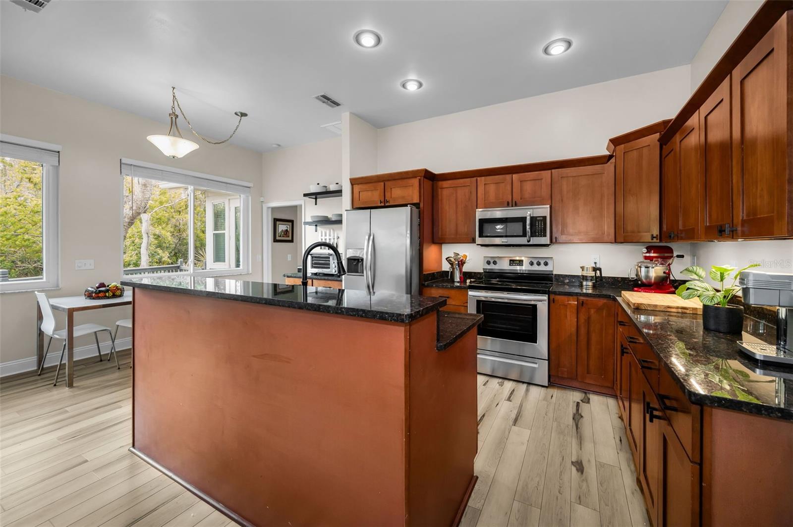 2997 EAGLE ESTATES CIR E, CLEARWATER, FL — photo 24