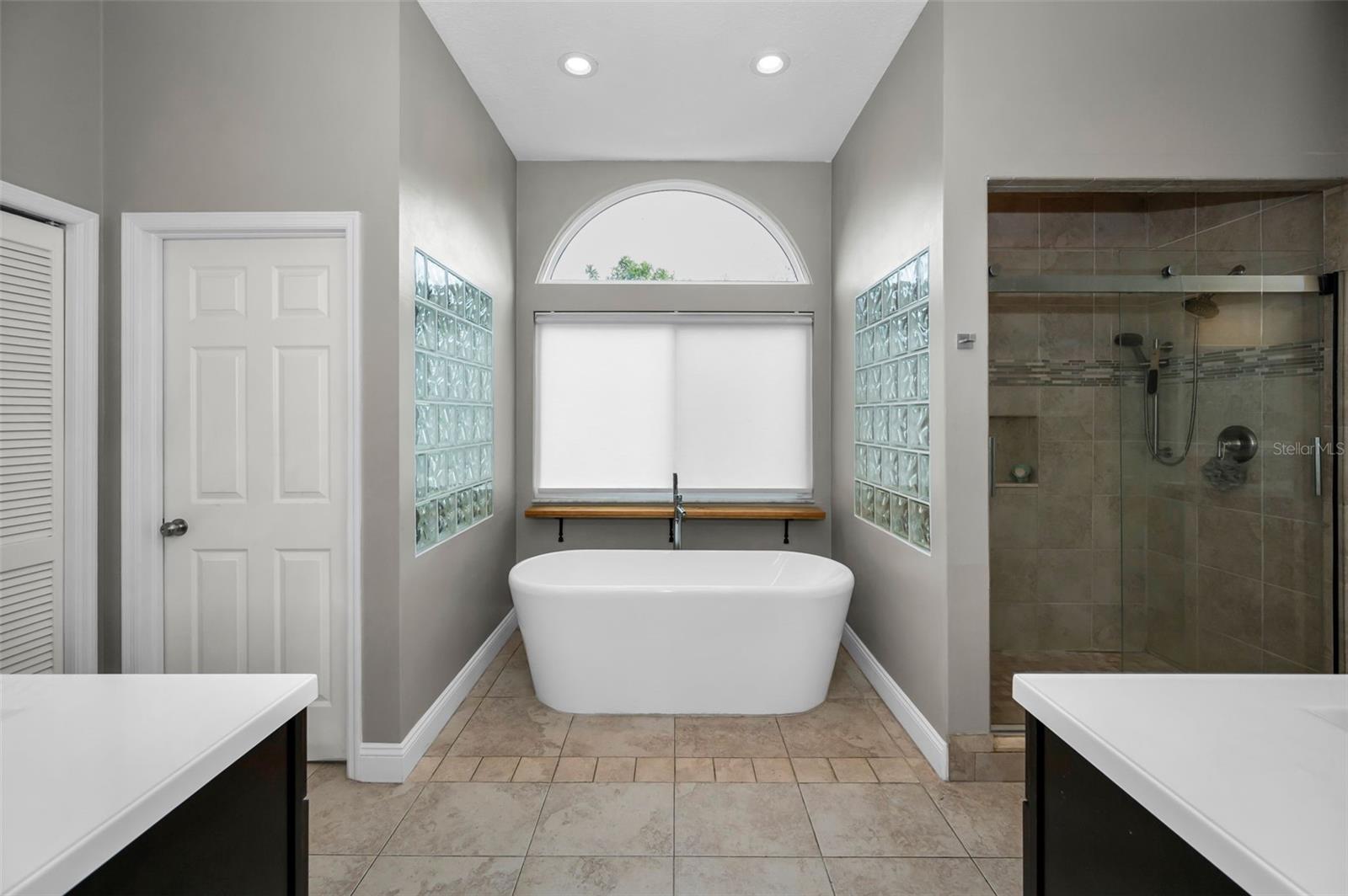 2997 EAGLE ESTATES CIR E, CLEARWATER, FL — photo 47