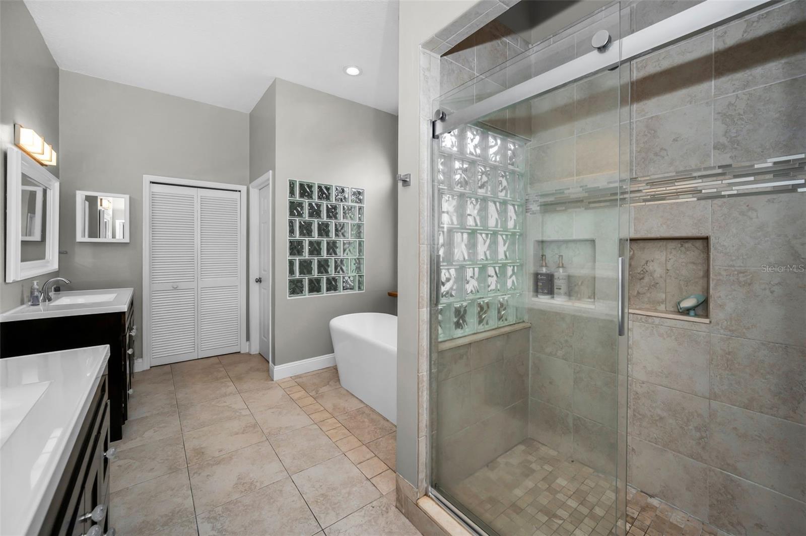 2997 EAGLE ESTATES CIR E, CLEARWATER, FL — photo 49