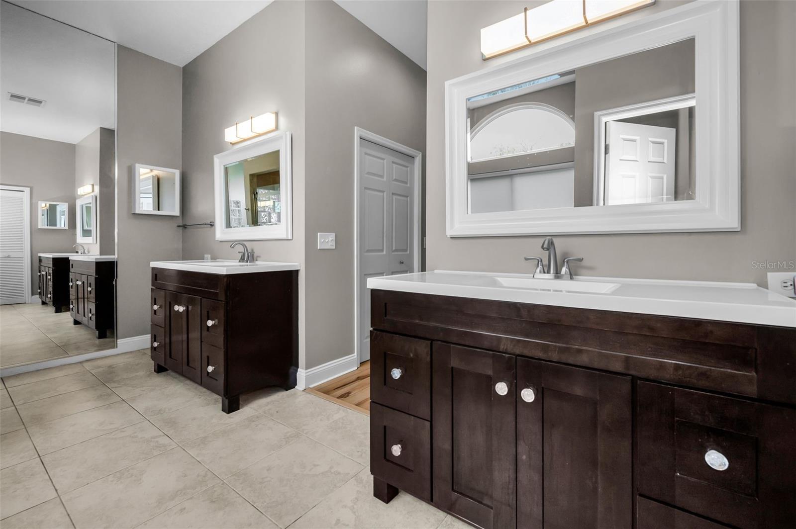 2997 EAGLE ESTATES CIR E, CLEARWATER, FL — photo 51