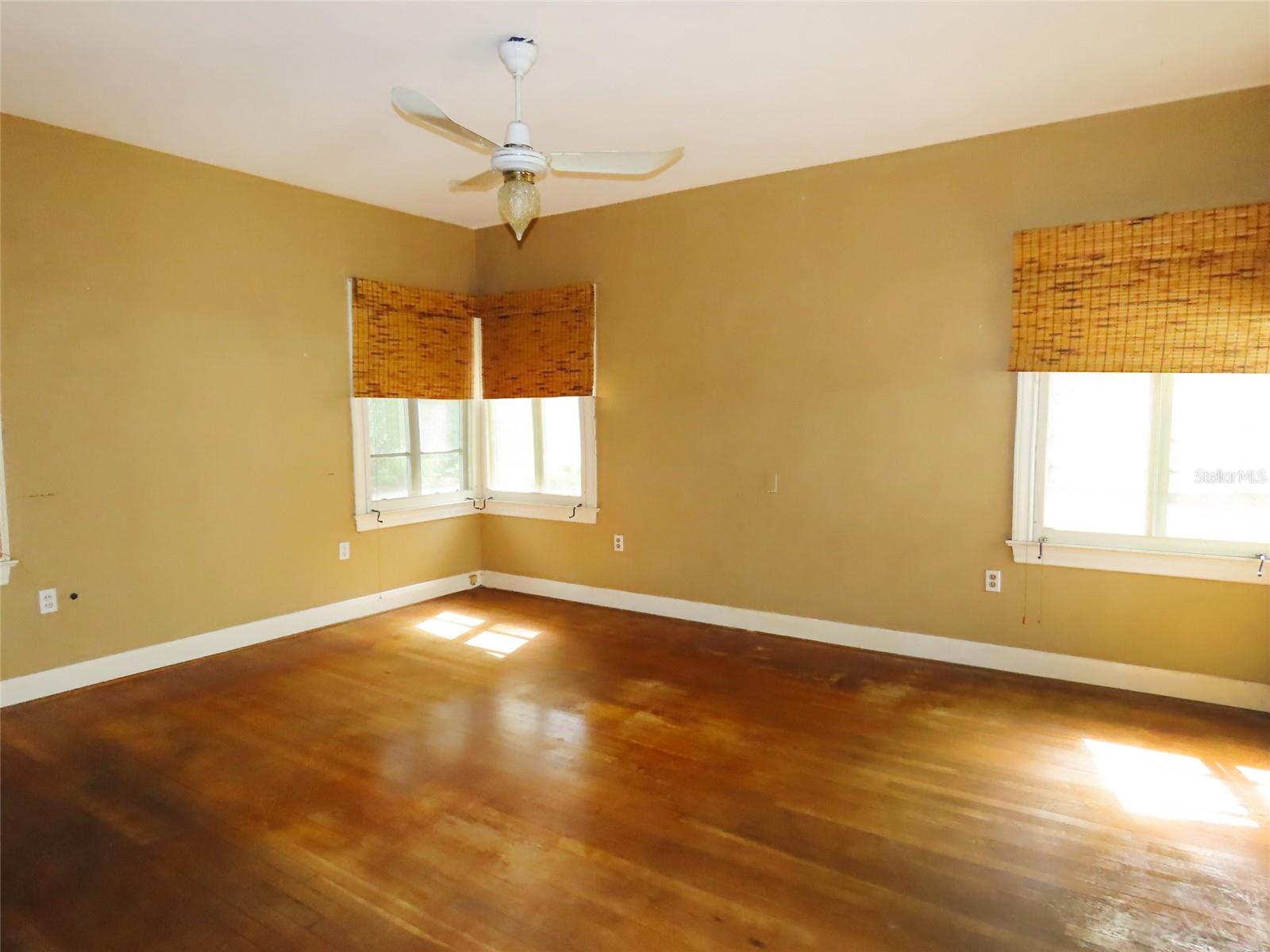 408 27TH ST W, BRADENTON, FL — photo 36