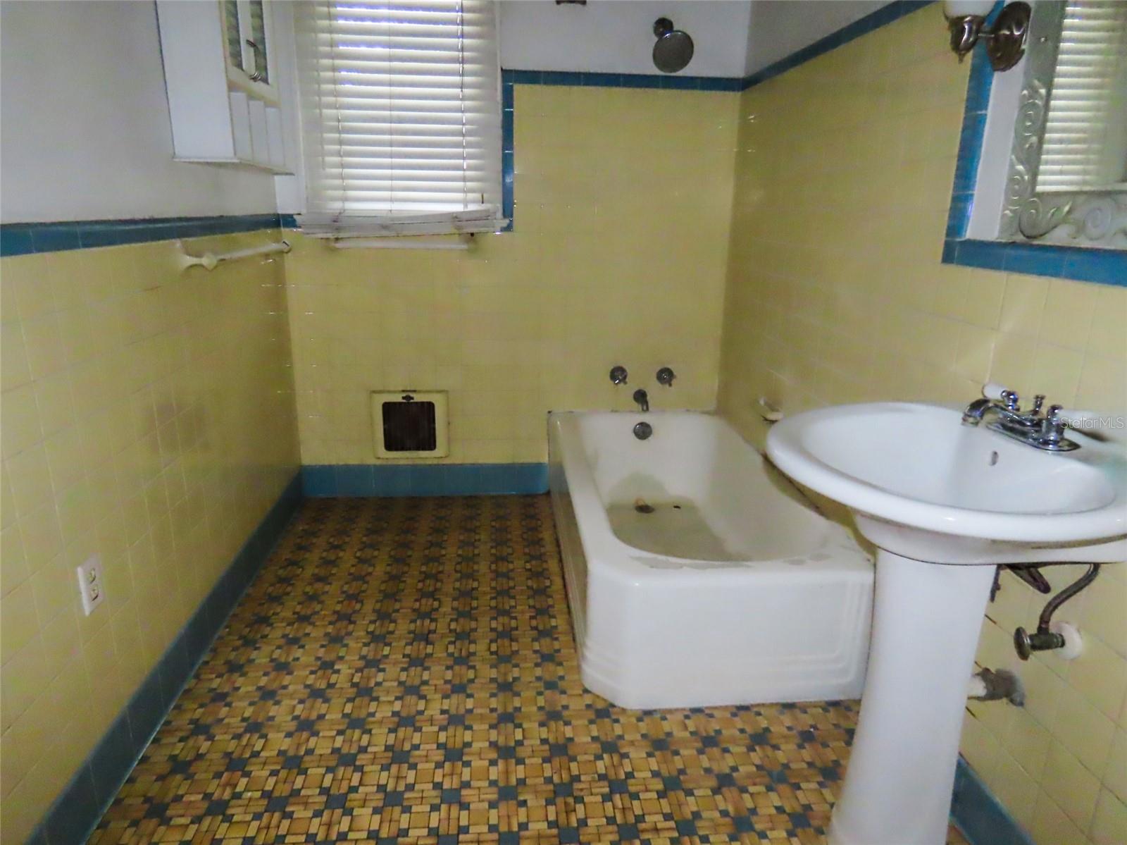 408 27TH ST W, BRADENTON, FL — photo 44