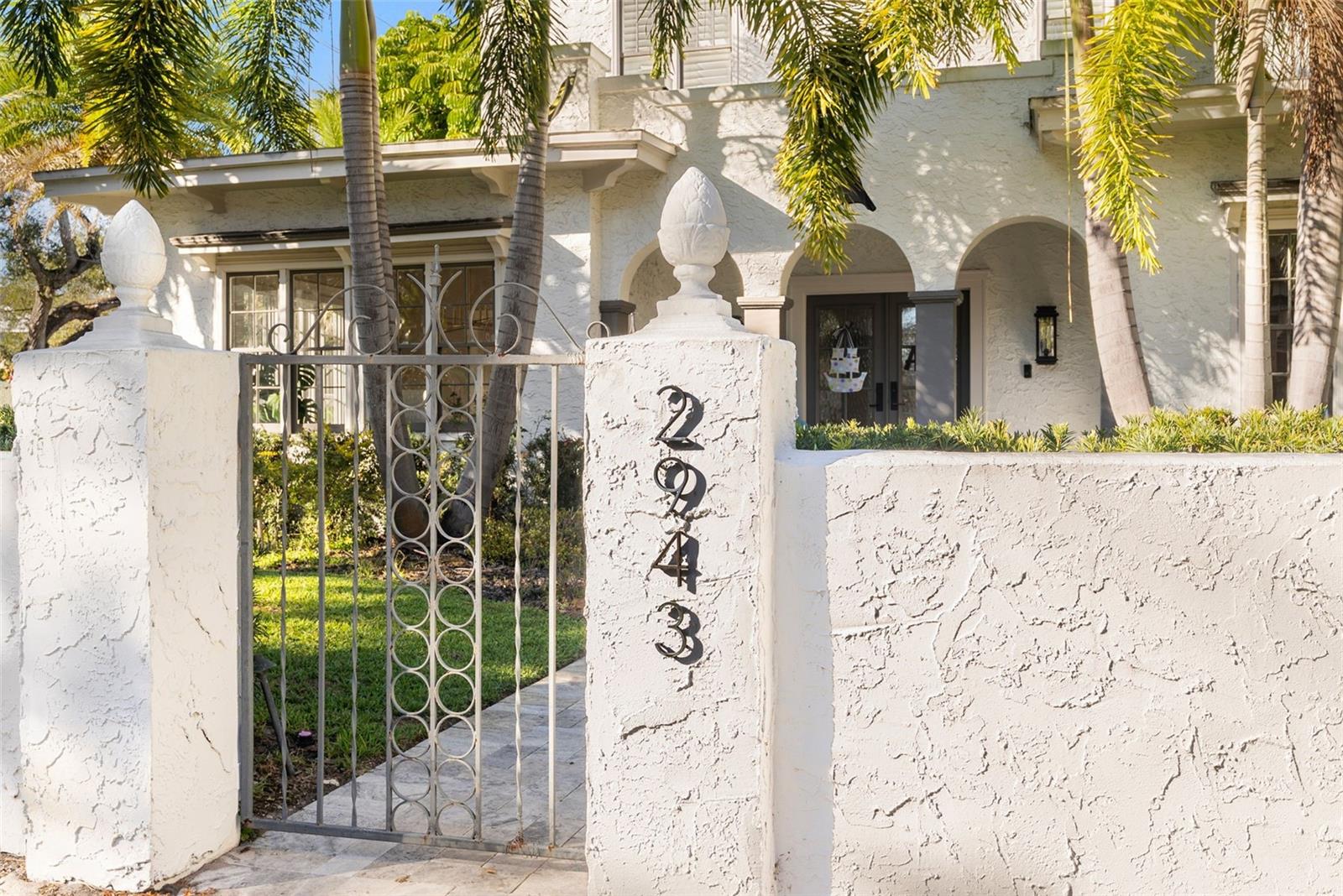 2943 W BAYSHORE CT, TAMPA, FL — photo 2