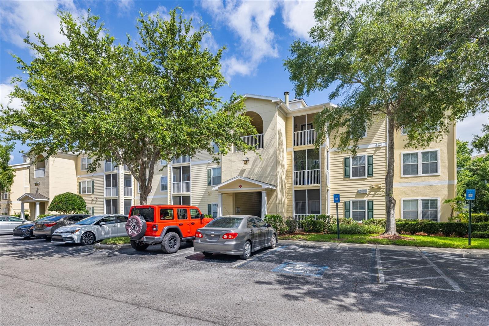 18439 BRIDLE CLUB DR, TAMPA, FL — photo 2