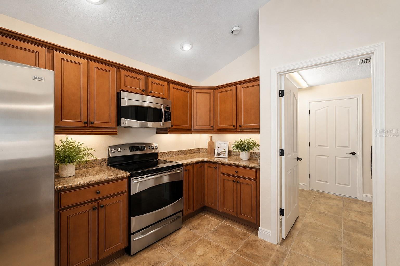 2033 SALMON WAY, THE VILLAGES, FL — photo 13