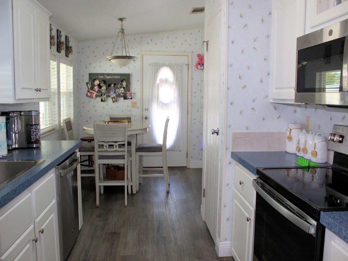 64 THATCH PALM ST W, LARGO, FL — photo 2