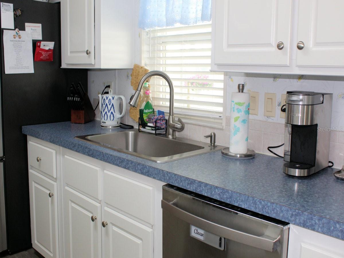 64 THATCH PALM ST W, LARGO, FL — photo 4