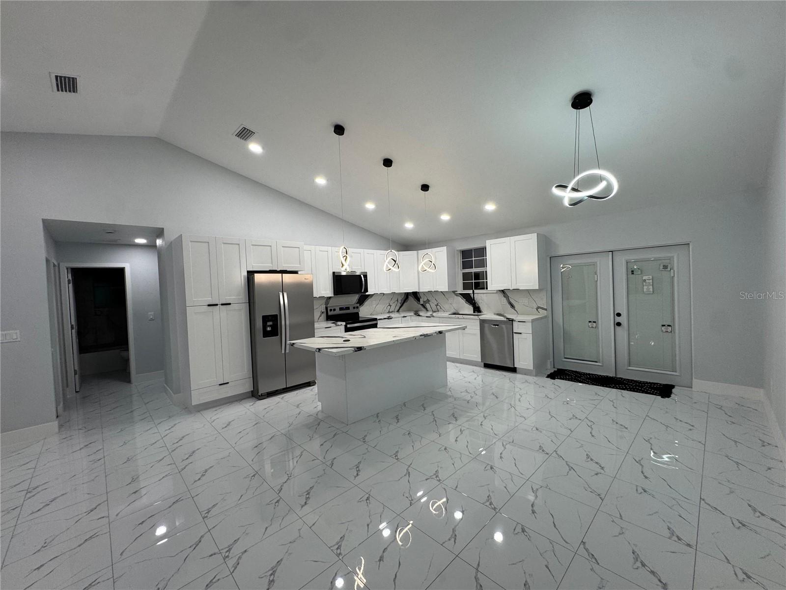 2555 W TAUNTON RD, AVON PARK, FL — photo 3