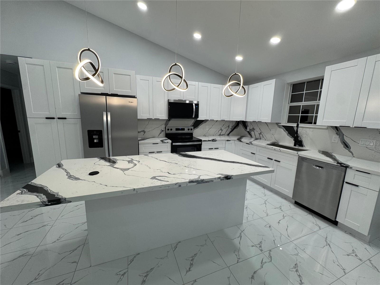 2555 W TAUNTON RD, AVON PARK, FL — photo 4