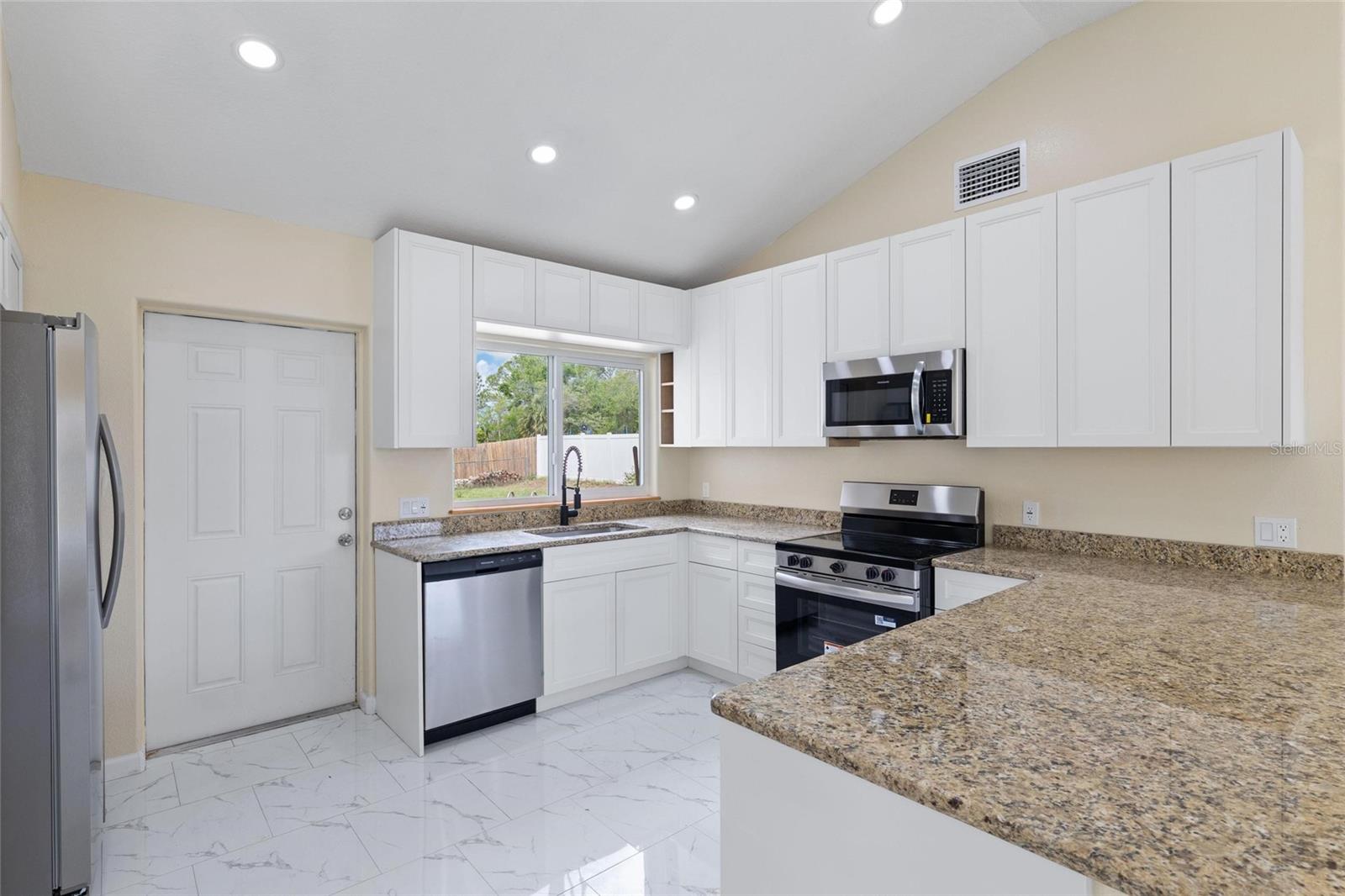 743 BAYSHORE DR, TARPON SPRINGS, FL — photo 7