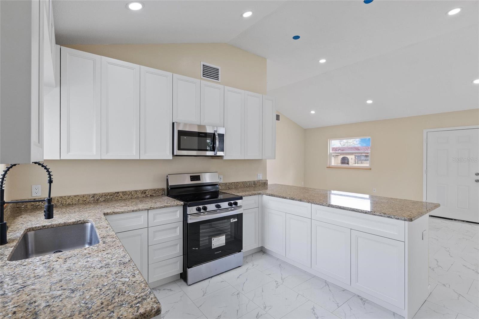 743 BAYSHORE DR, TARPON SPRINGS, FL — photo 8