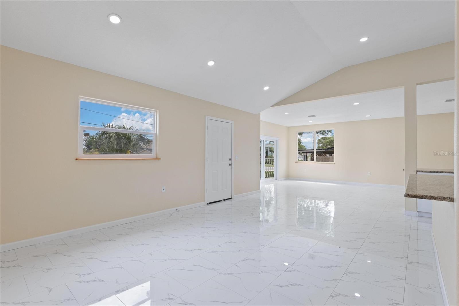743 BAYSHORE DR, TARPON SPRINGS, FL — photo 9