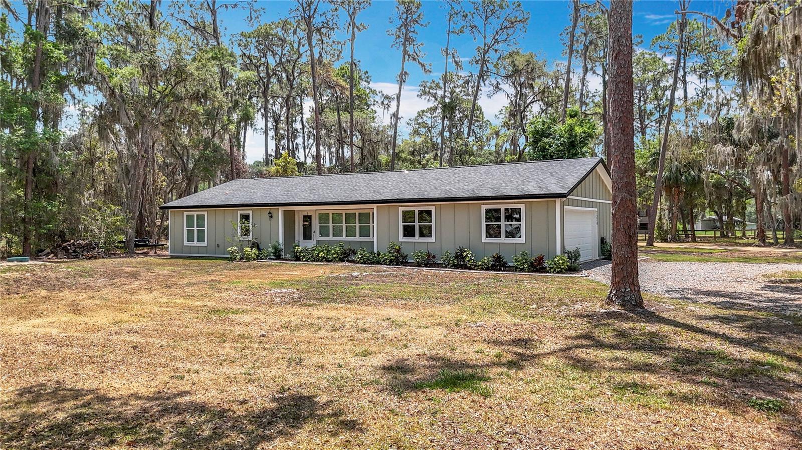 7374 CIRCLE DR, LADY LAKE, FL