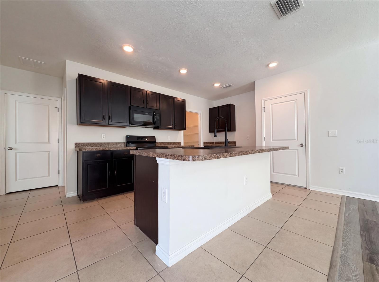 10225 MANGROVE WELL RD, SUN CITY CENTER, FL — photo 6