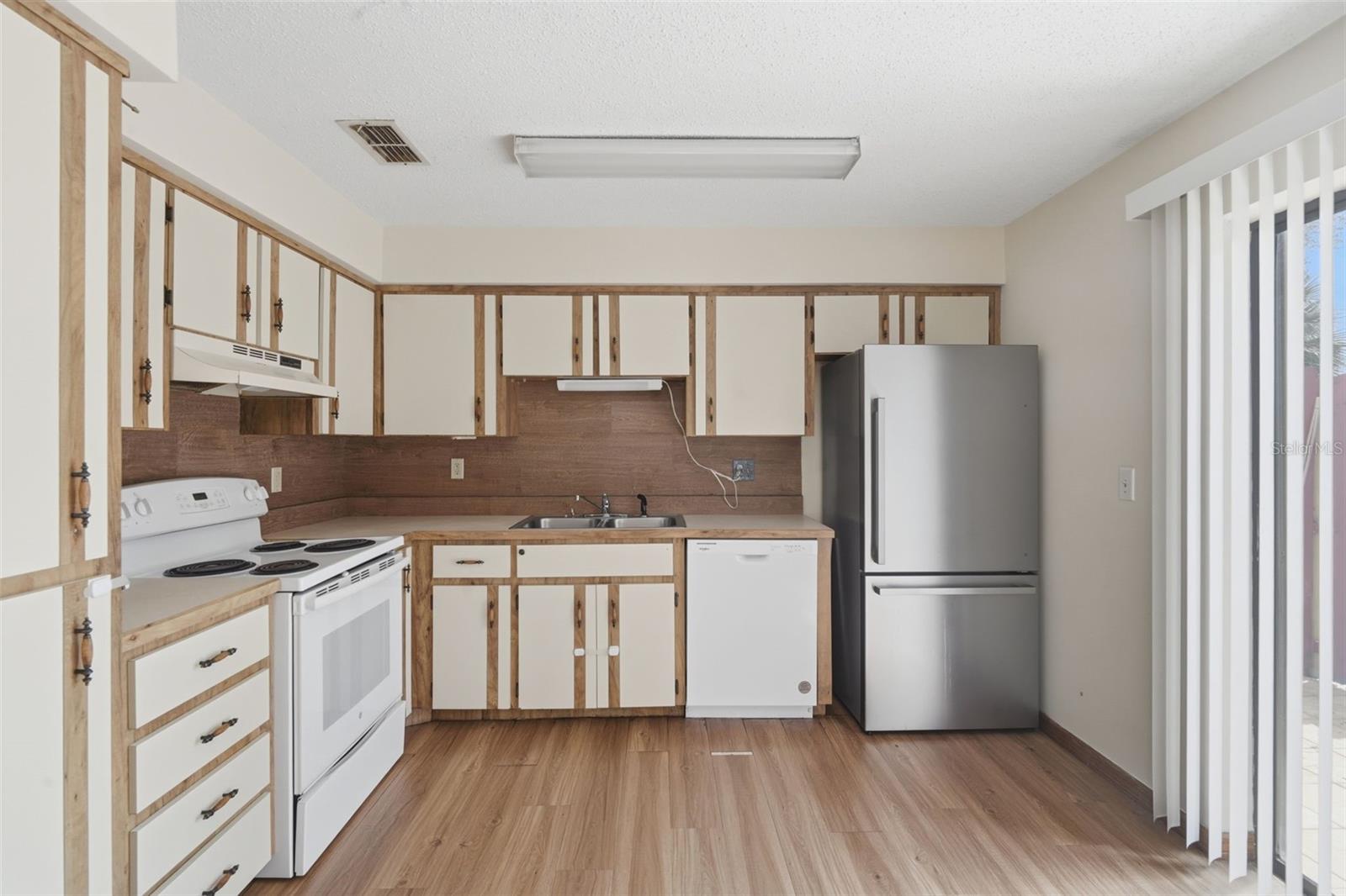910 BIG TREE RD #202, SOUTH DAYTONA, FL — photo 6
