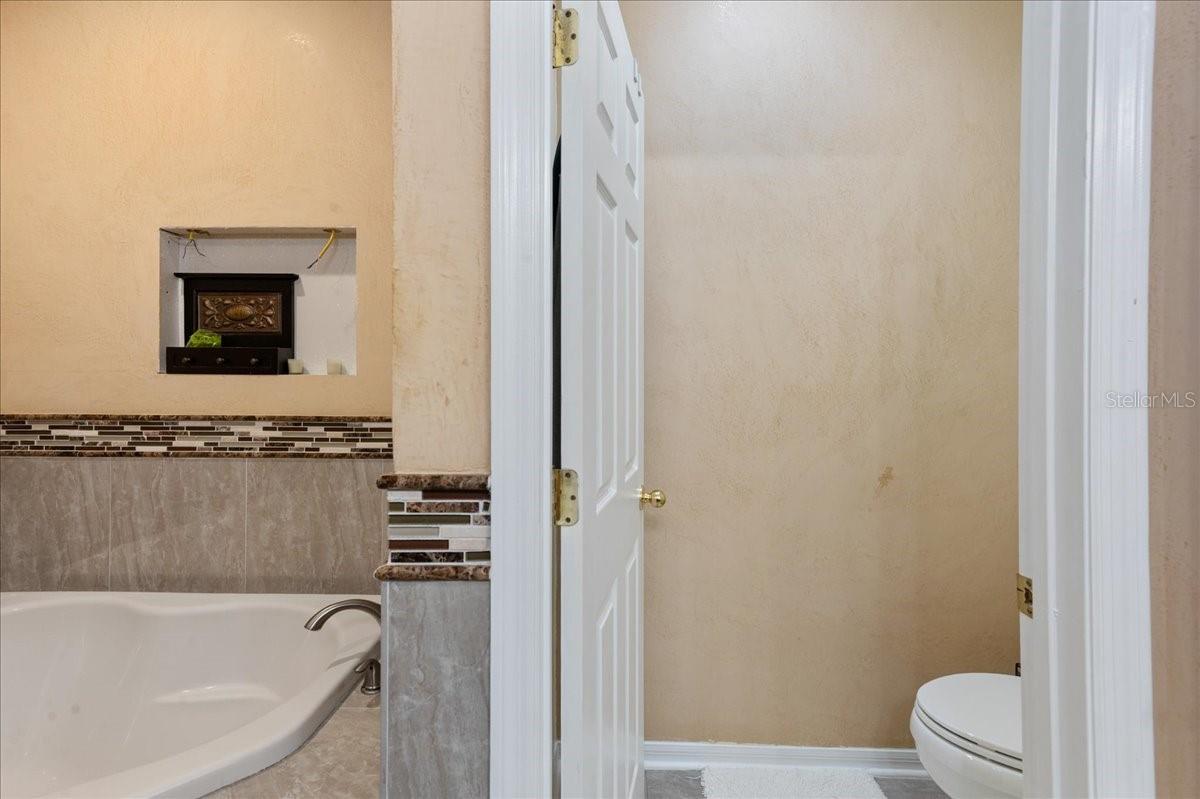 4445 AMBERLY OAKS CT, TAMPA, FL — photo 40