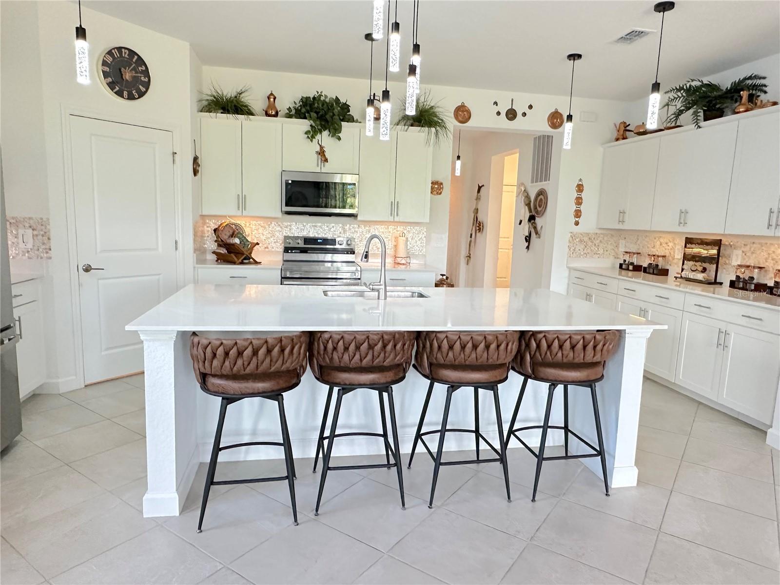 8608 SAINT KITTS CIR, ENGLEWOOD, FL — photo 3