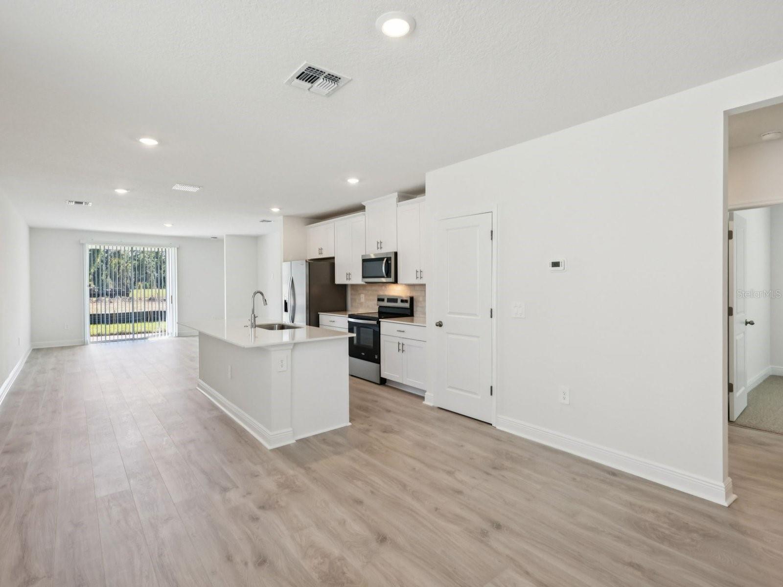 887 SUNSHOWER DR, LADY LAKE, FL — photo 3
