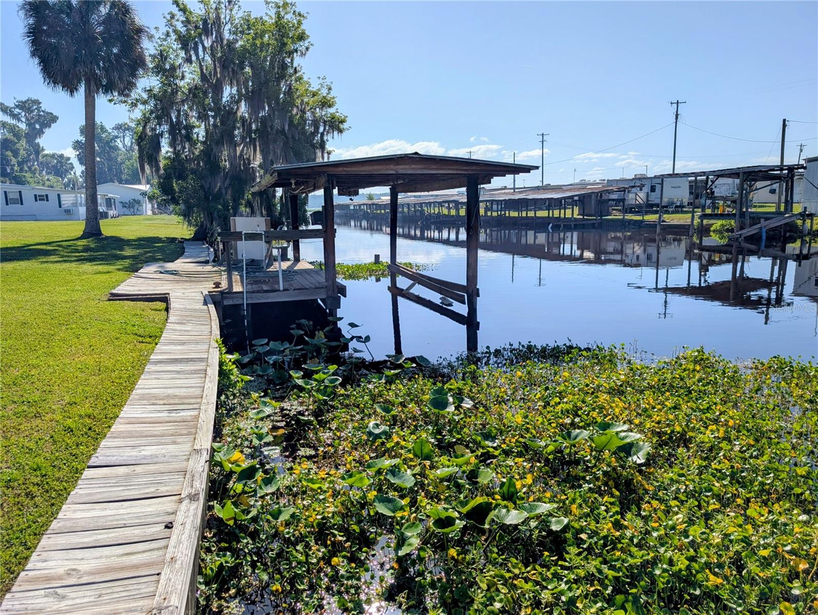 25836 MANHATTAN LN, ASTOR, FL