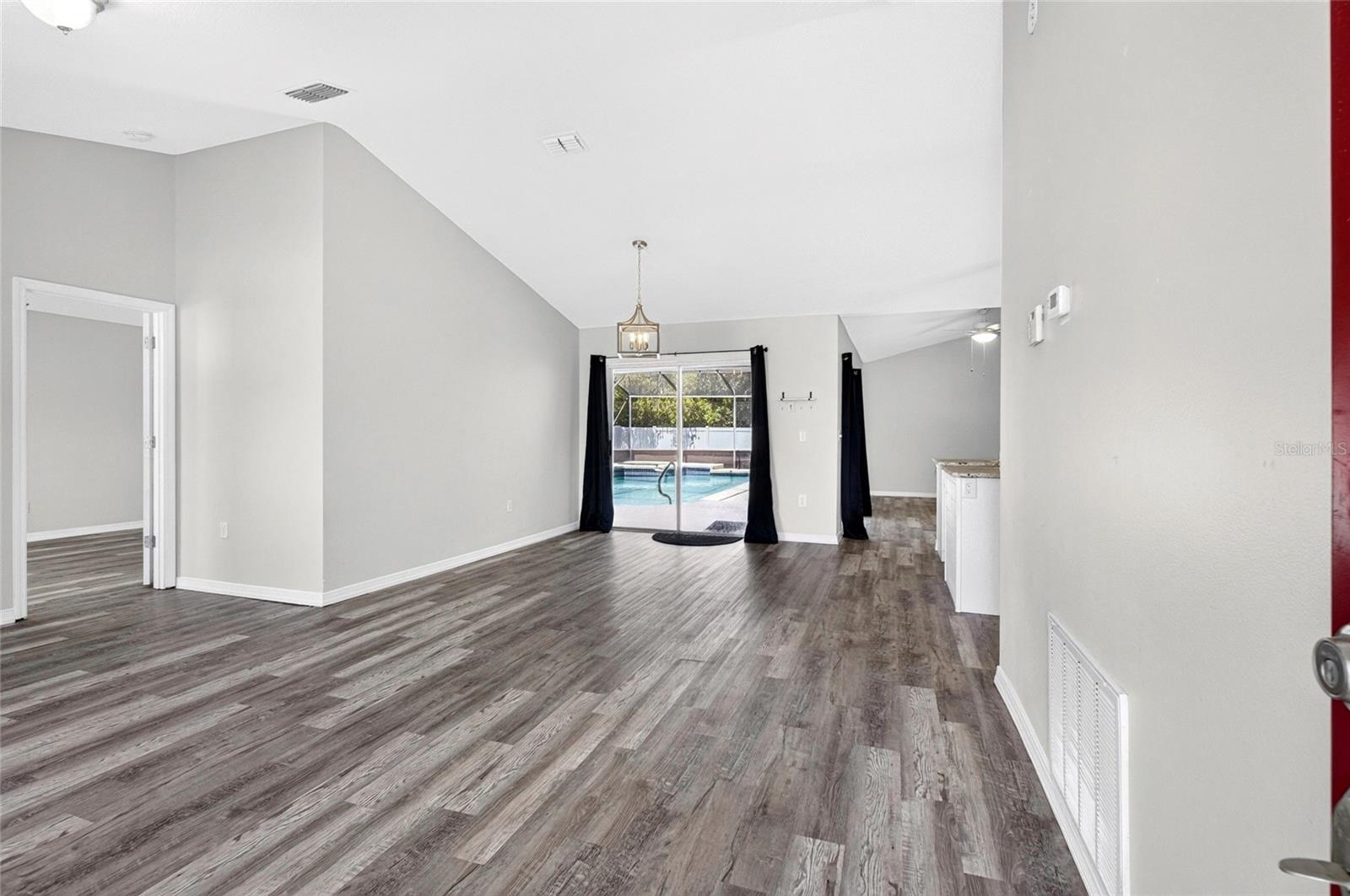 718 TOULON DR, KISSIMMEE, FL — photo 3