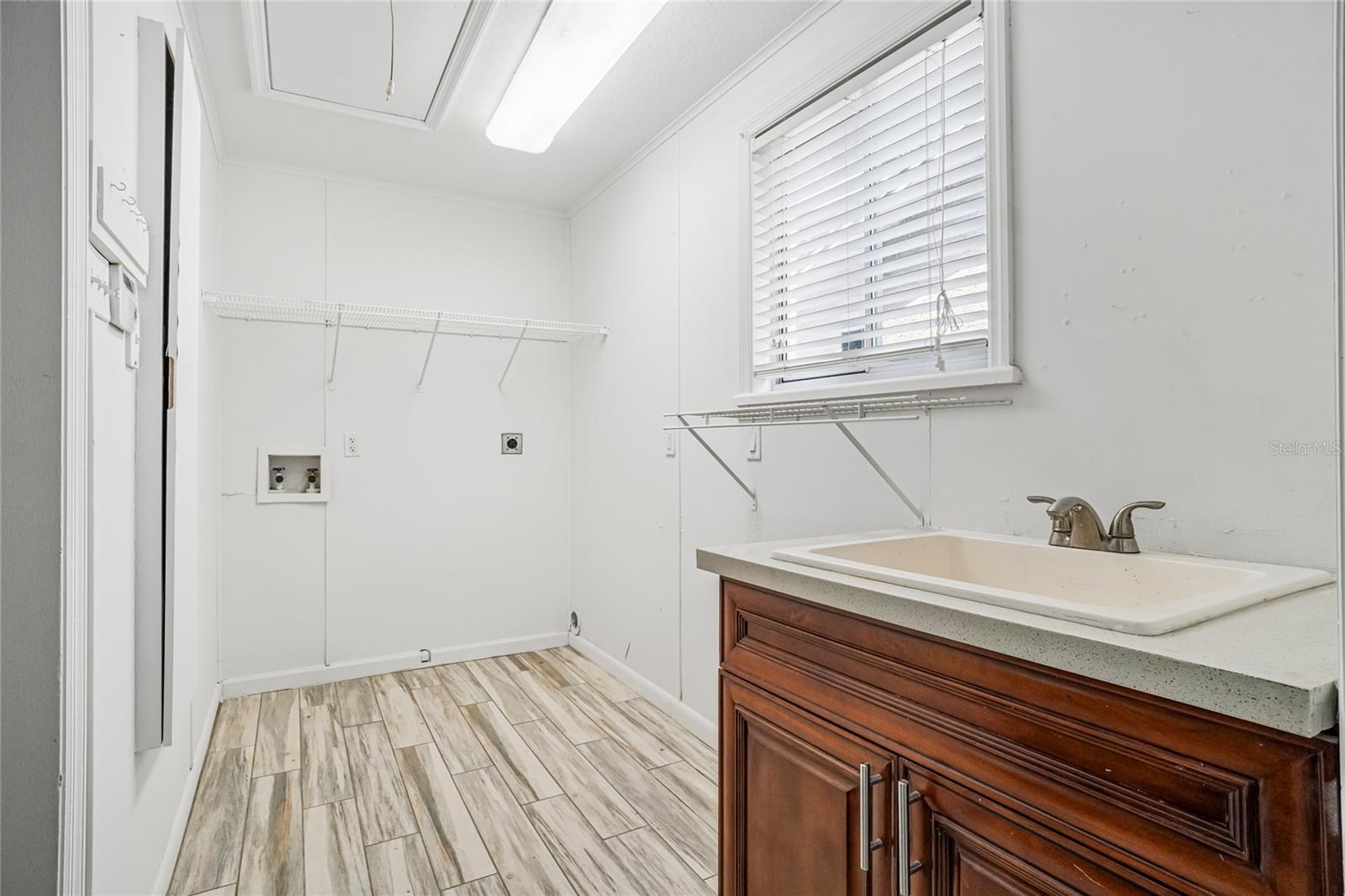5609 EXECUTIVE DR, NEW PORT RICHEY, FL — photo 17