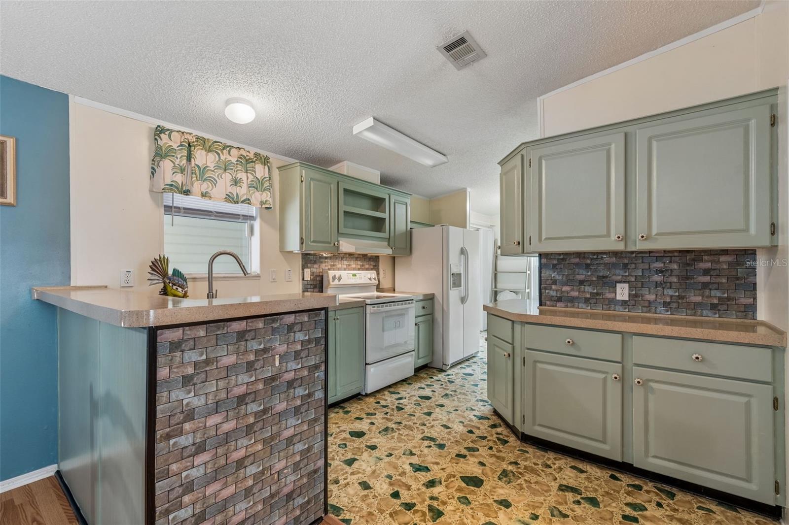 37644 PINATA AVE, ZEPHYRHILLS, FL — photo 24