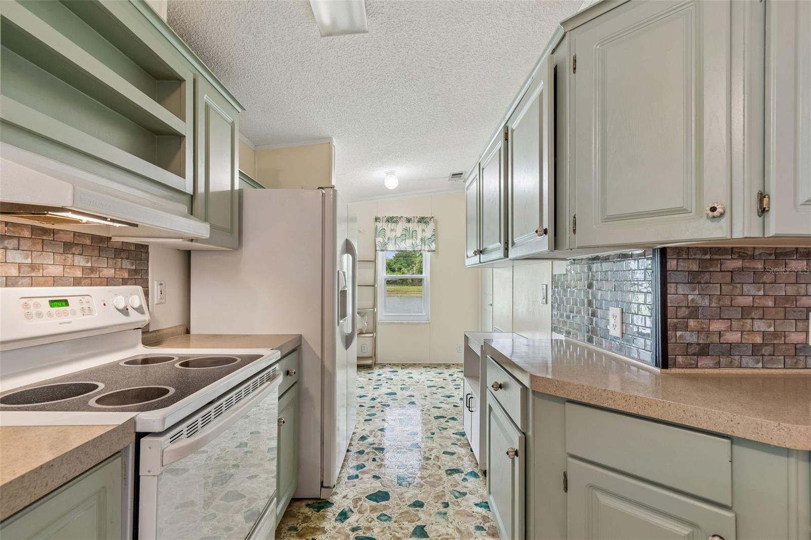 37644 PINATA AVE, ZEPHYRHILLS, FL — photo 26