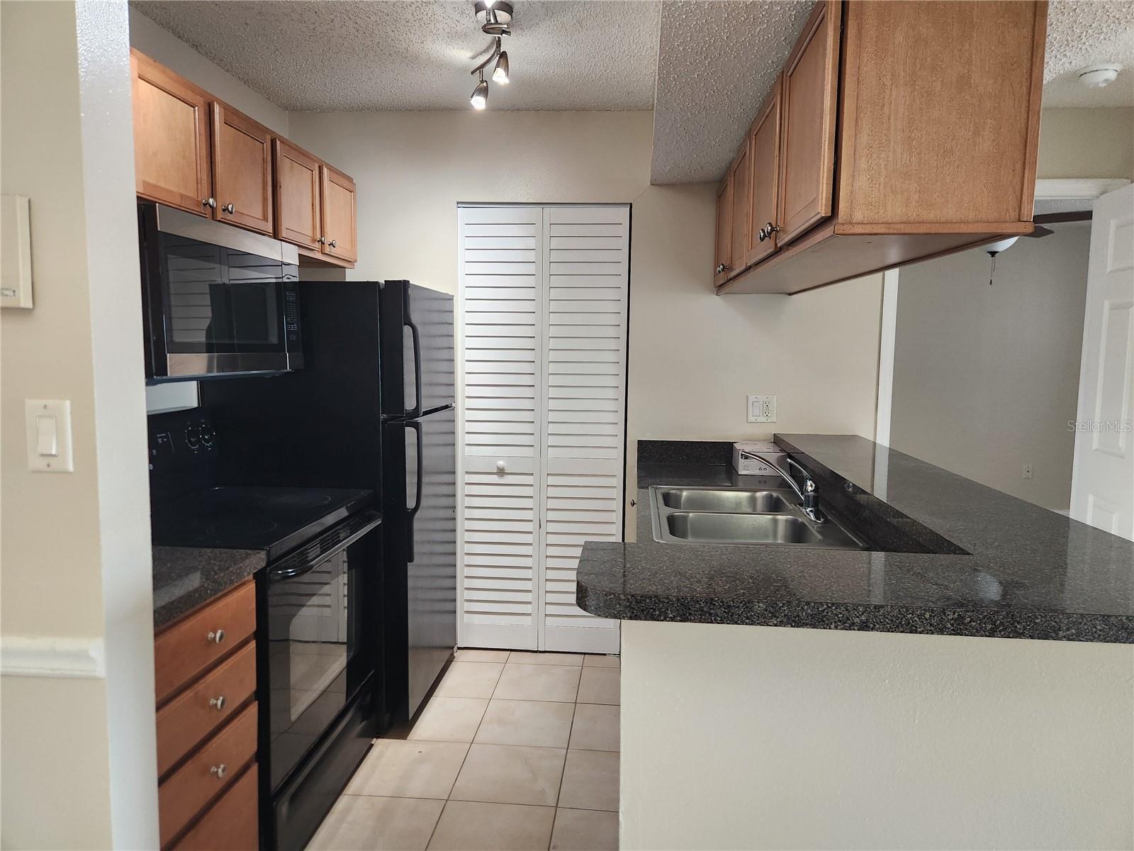 803 LAKE HAVEN SQ #101, BRANDON, FL — photo 4