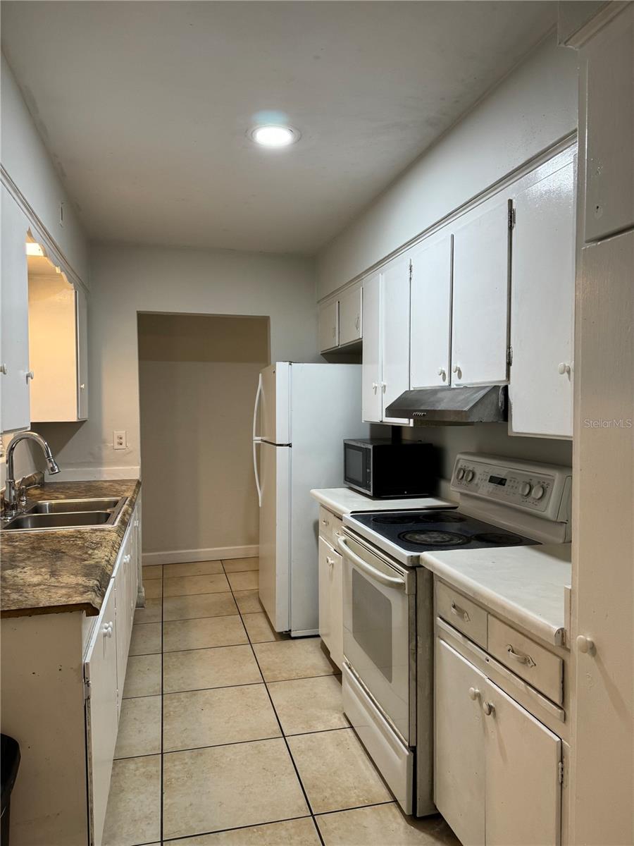 121 33RD AVE E, BRADENTON, FL — photo 9