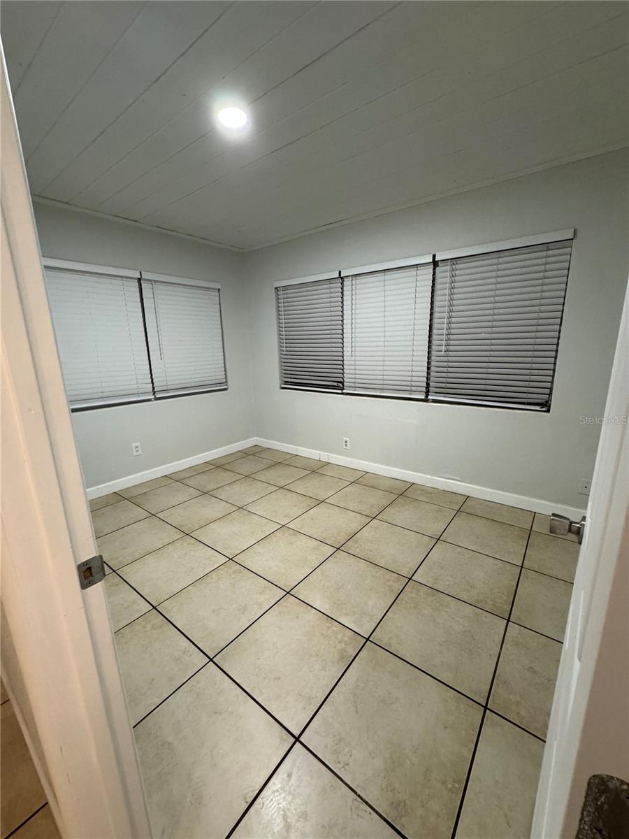 121 33RD AVE E, BRADENTON, FL — photo 11