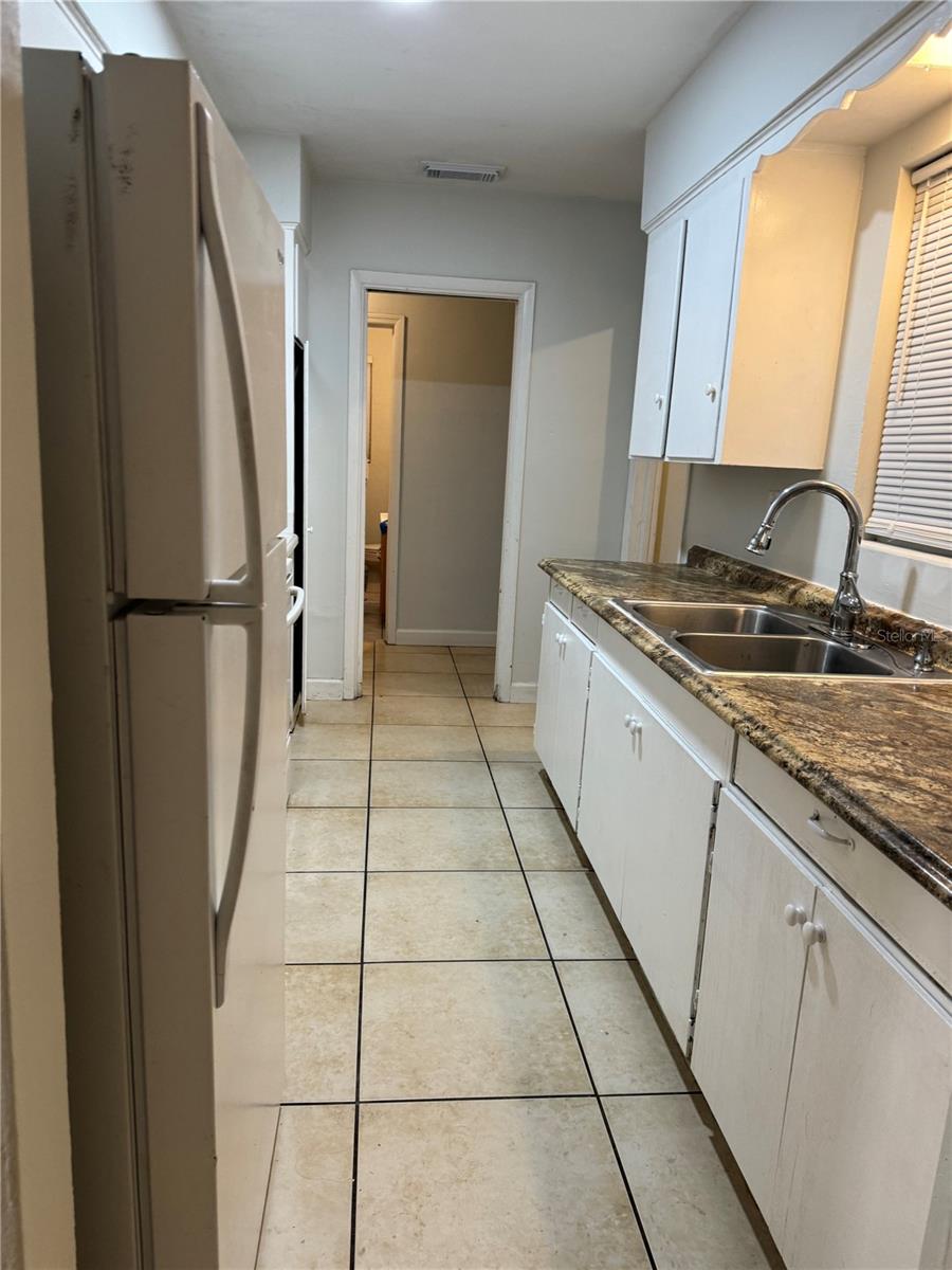121 33RD AVE E, BRADENTON, FL — photo 17
