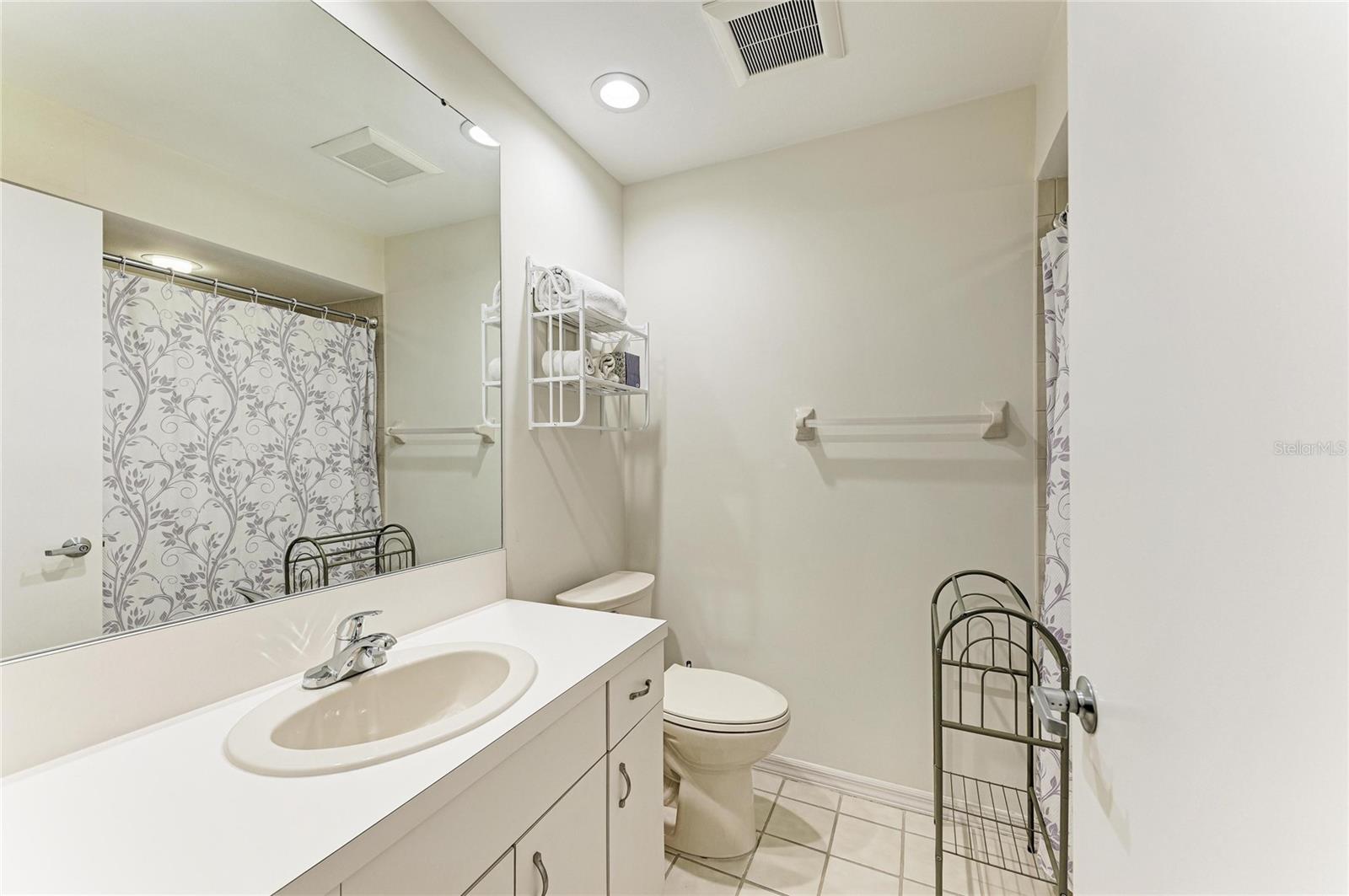 3946 WILSHIRE CIR E #168, SARASOTA, FL — photo 31