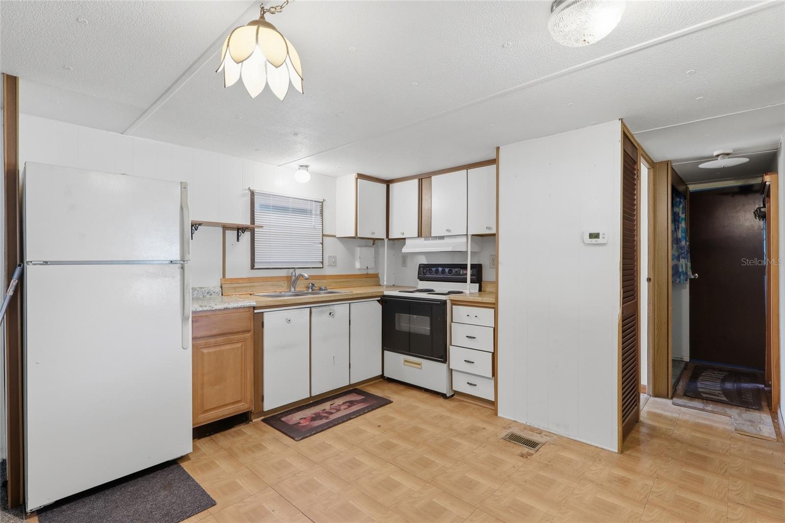 37622 MARCH LN, ZEPHYRHILLS, FL — photo 5
